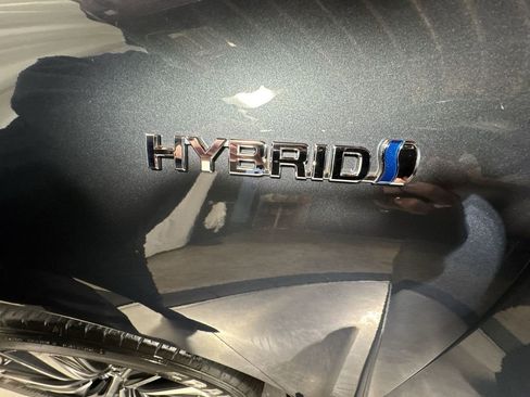 Used 2021 Toyota Venza LE image 15