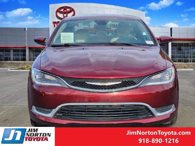 Used 2015 Chrysler 200 Limited w/ Convenience Group FWD image 2