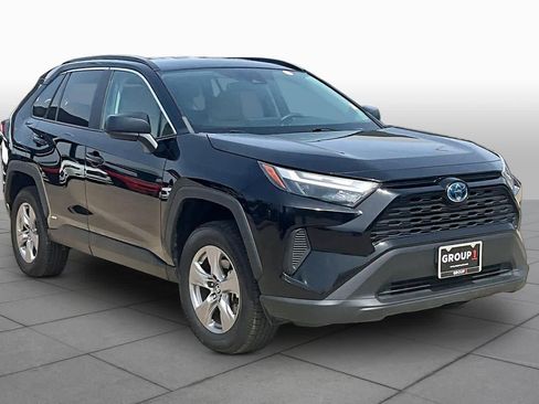 Used 2023 Toyota RAV4 LE AWD/4WD image 4