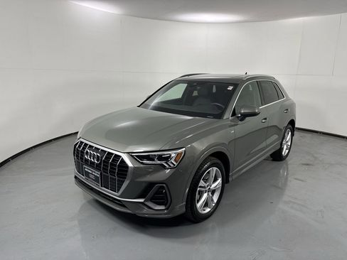 Used 2022 Audi Q3 2.0T Premium Plus w/ Premium Plus Package image 32
