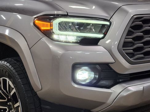 Used 2020 Toyota Tacoma TRD Sport w/ Technology Package image 13