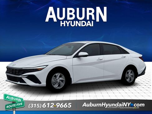 New 2026 Hyundai Elantra SE FWD image 2
