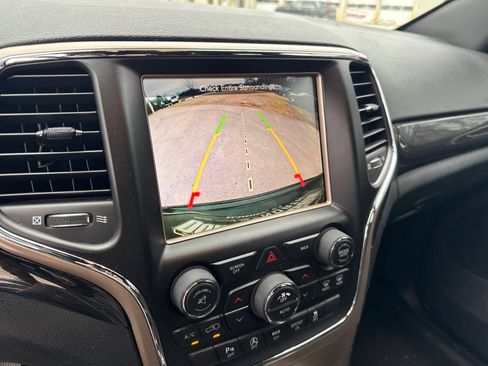 Used 2016 Jeep Grand Cherokee Laredo 75th Anniversary image 24