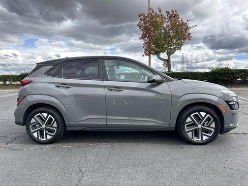 Used 2023 Hyundai Kona SE w/ Cargo Package image 3
