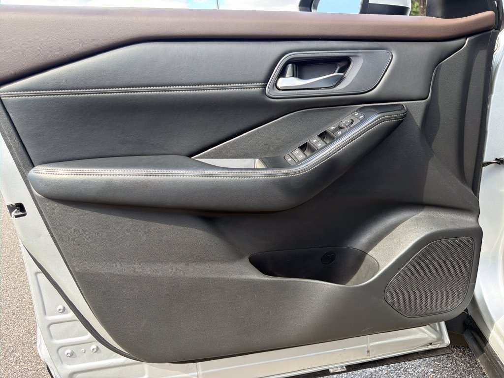 Used 2023 Nissan Rogue SV w/ SV Premium B Package FWD image 29