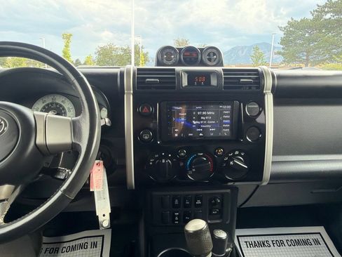 Used 2007 Toyota FJ Cruiser 4WD w/ Upgrade Pkg 2 image 25