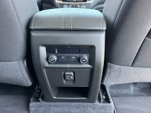 Used 2021 Chevrolet Traverse LT FWD image 10