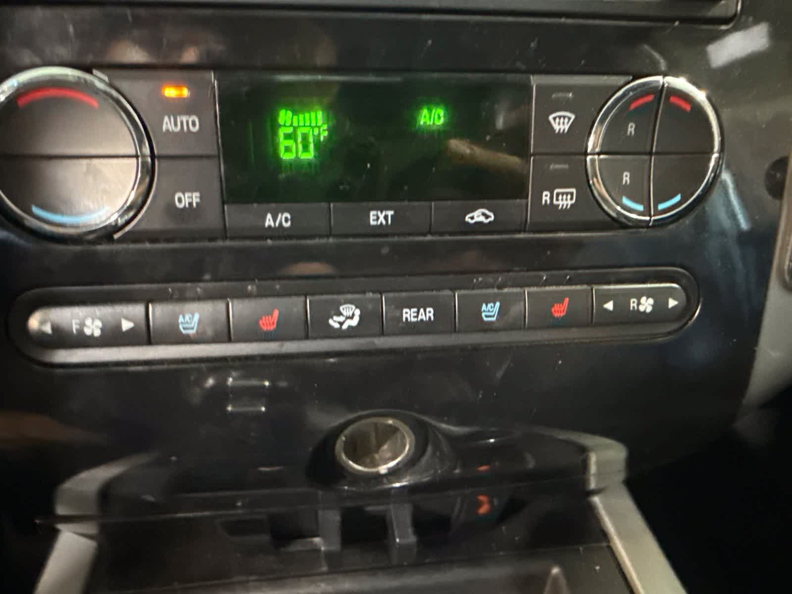 Used 2013 Ford Expedition EL Limited AWD/4WD image 24