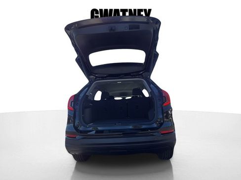 Used 2024 GMC Terrain SLE w/ Driver Convenience Package image 14