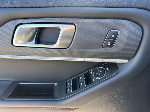 Used 2025 Ford Explorer ST-Line w/ ST-Line Street Pack image 27