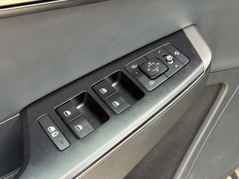 Used 2025 Kia EV6 Light image 19