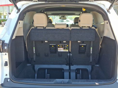Used 2023 Toyota Sienna XLE AWD/4WD image 28