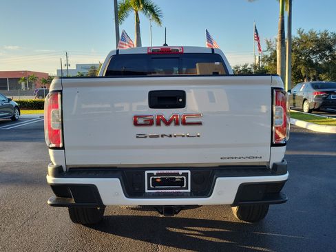 Used 2022 GMC Canyon Denali image 10