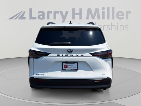 Used 2025 Toyota Sienna LE w/ LE Plus Package AWD/4WD image 4