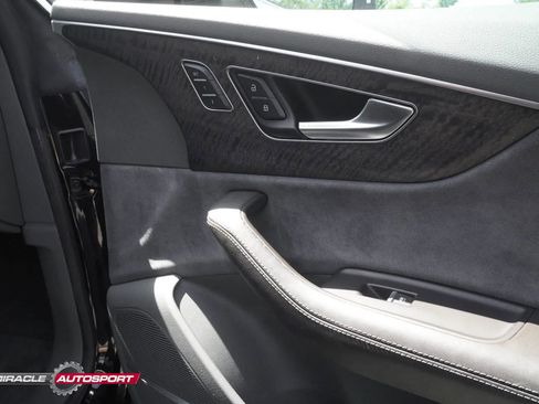 Used 2019 Audi Q8 Prestige image 30