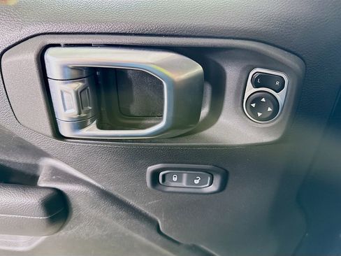 Used 2023 Jeep Gladiator Willys image 24