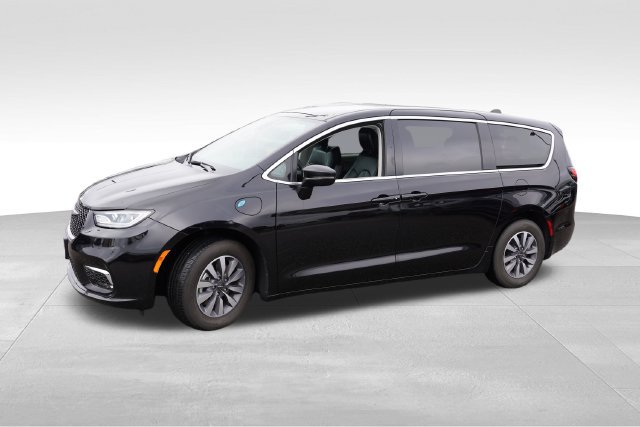 Certified 2024 Chrysler Pacifica Limited FWD image 10