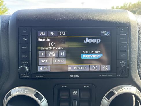 Used 2017 Jeep Wrangler Unlimited Sahara w/ Connectivity Group AWD/4WD image 18