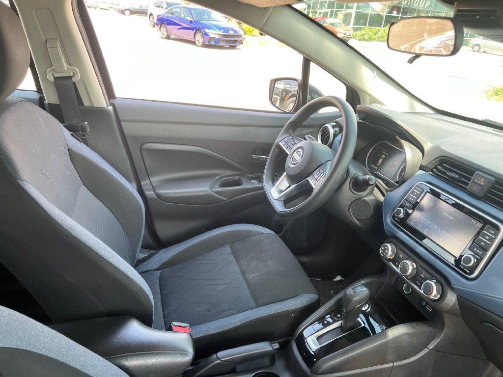 Used 2025 Nissan Versa SV FWD image 33