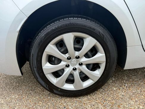 Used 2025 Toyota Corolla LE FWD image 6