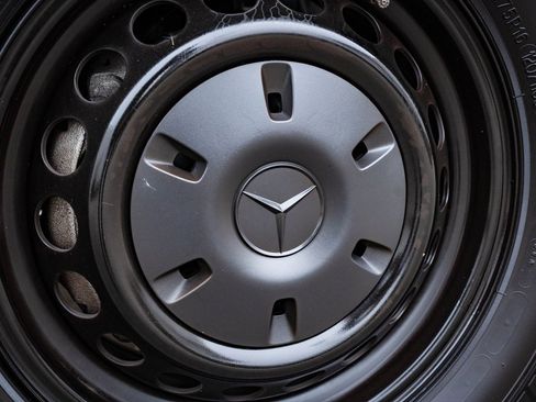 Used 2024 Mercedes-Benz Sprinter 2500 image 8