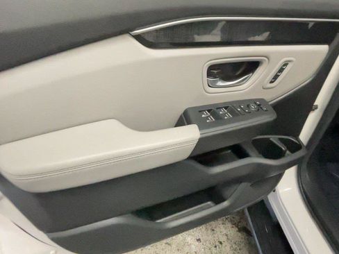 Used 2025 Honda Pilot Elite image 29