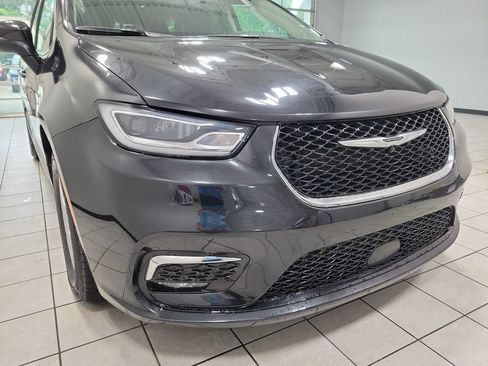 Certified 2023 Chrysler Pacifica Touring-L FWD image 23