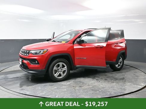 Used 2024 Jeep Compass Latitude image 57