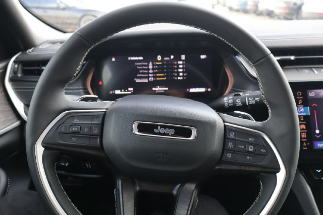 New 2026 Jeep Grand Cherokee Altitude RWD image 14