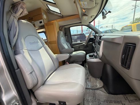 Used 2007 Chevrolet Express 3500 Extended w/ Power and Light Package RWD image 8