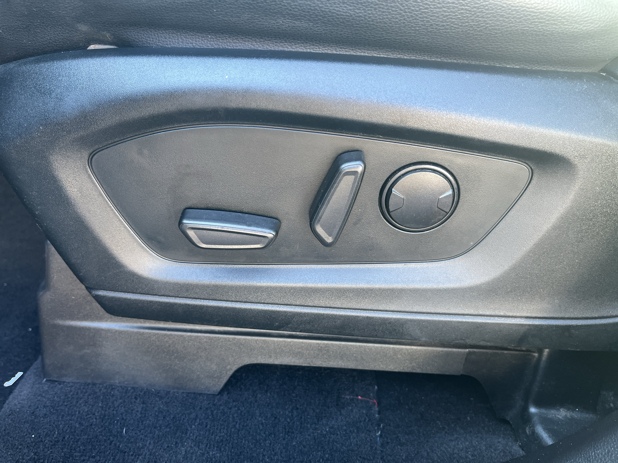 Used 2020 Ford Explorer XLT w/ Equipment Group 202A RWD image 18