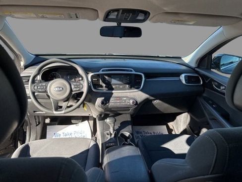 Used 2016 Kia Sorento LX image 3