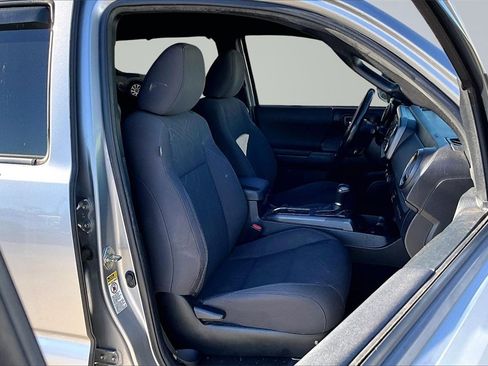 Used 2016 Toyota Tacoma TRD Sport image 8