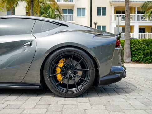 Used 2020 Ferrari 812 Superfast RWD image 17