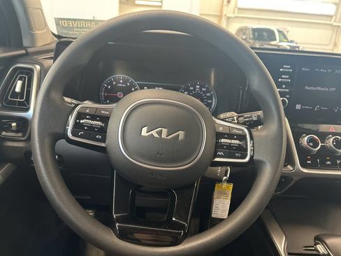 Certified 2023 Kia Sorento LX AWD/4WD image 13