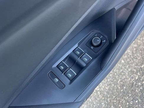 Used 2025 Volkswagen Jetta Sport image 17