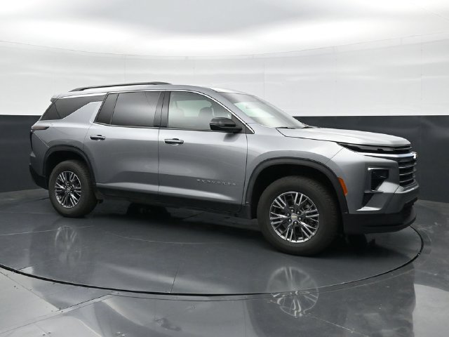 Used 2025 Chevrolet Traverse LT AWD/4WD image 3
