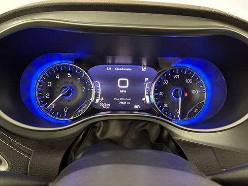 Used 2018 Chrysler Pacifica Limited FWD image 25