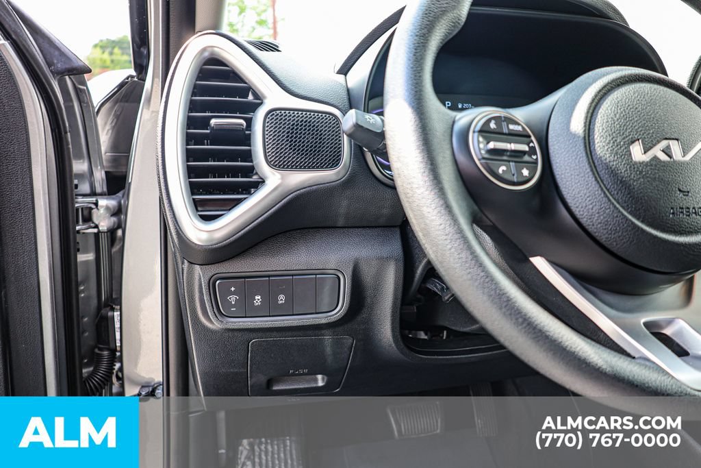 Used 2025 Kia Soul LX w/ LX Technology Package FWD image 24