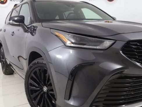 Used 2023 Toyota Highlander XSE image 18