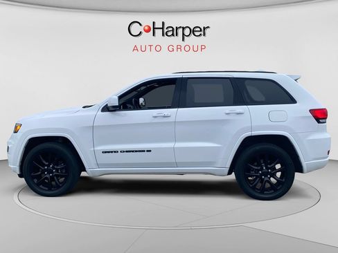 Used 2022 Jeep Grand Cherokee Laredo X AWD/4WD image 6