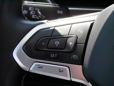 Used 2022 Volkswagen Tiguan SE AWD/4WD image 26