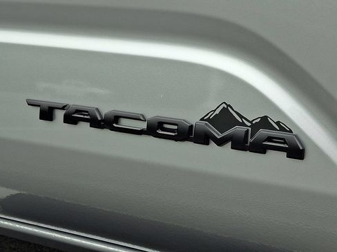 Certified 2024 Toyota Tacoma TRD Off-Road AWD/4WD image 31