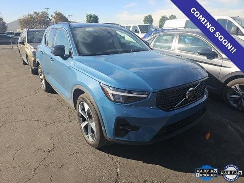Certified 2025 Volvo XC40 B5 Plus image 1