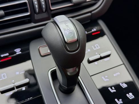 New 2026 Porsche Macan image 22