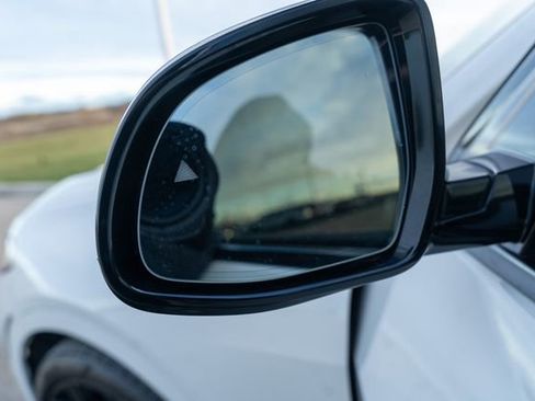 Used 2022 BMW X7 M50i w/ Dynamic Handling Package image 27