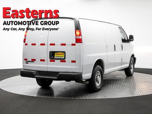 Used 2021 Chevrolet Express 2500 RWD image 5