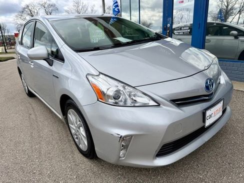 Used 2014 Toyota Prius V Three image 2