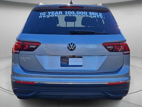 Used 2023 Volkswagen Tiguan SE w/ Panoramic Sunroof Package image 6