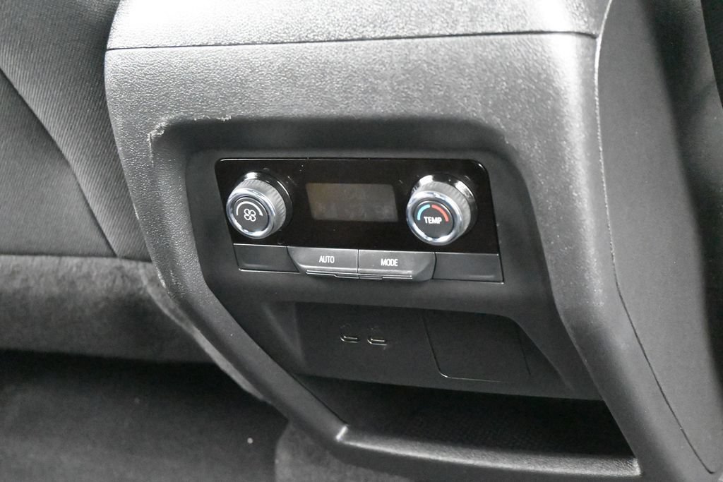 Used 2026 Chevrolet Traverse LT FWD image 39